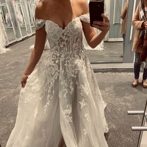 Size 6. Galina Signature.